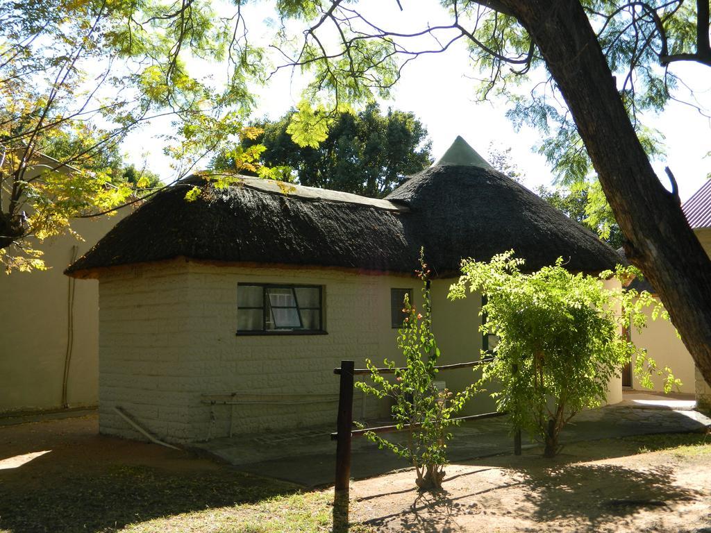 Linga-Longa Hotel Bela-Bela Buitenkant foto